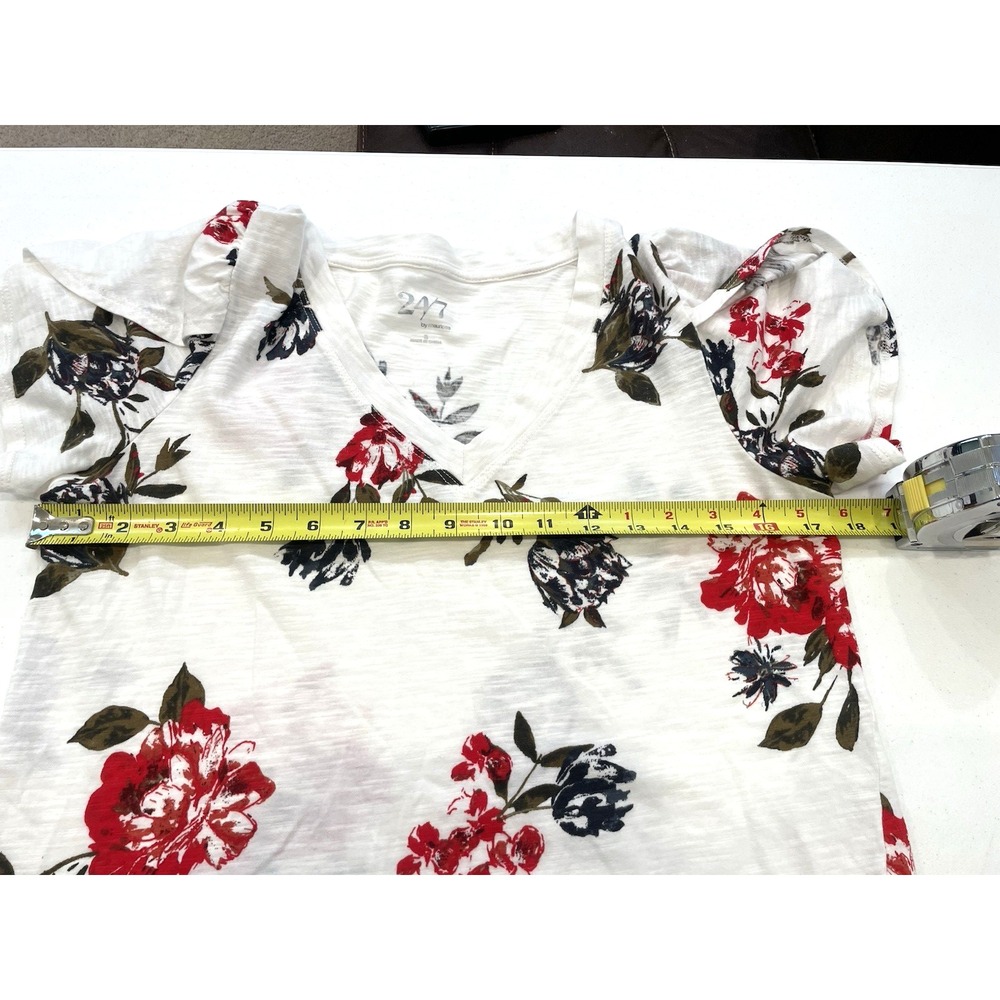 24/7 Maurices Top White Floral Roses‎ V Neck TShirt Small Modal Cotton Flowers - Picture 3 of 7